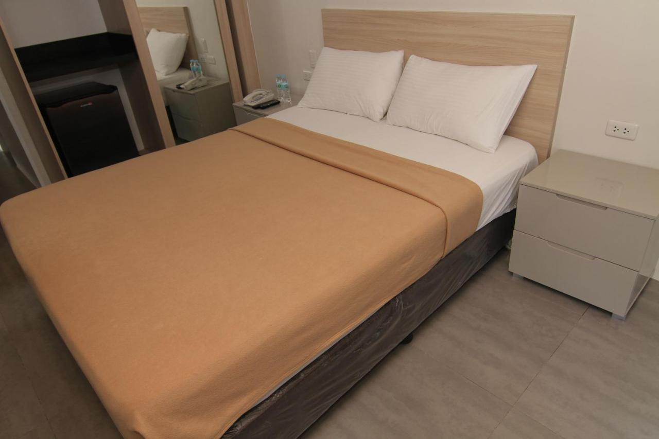 Mabolo Royal Hotel Себу Экстерьер фото